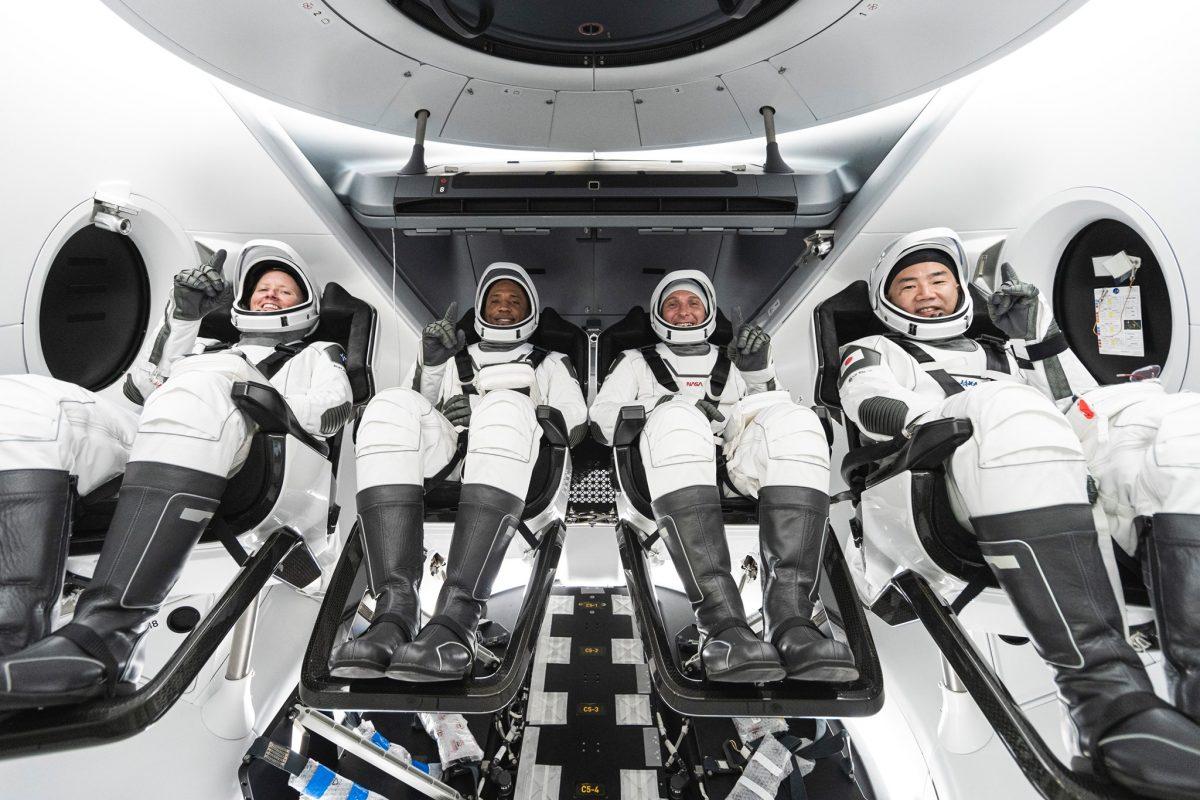 La nave de SpaceX con cuatro astronautas de la ISS regresó a la Tierra