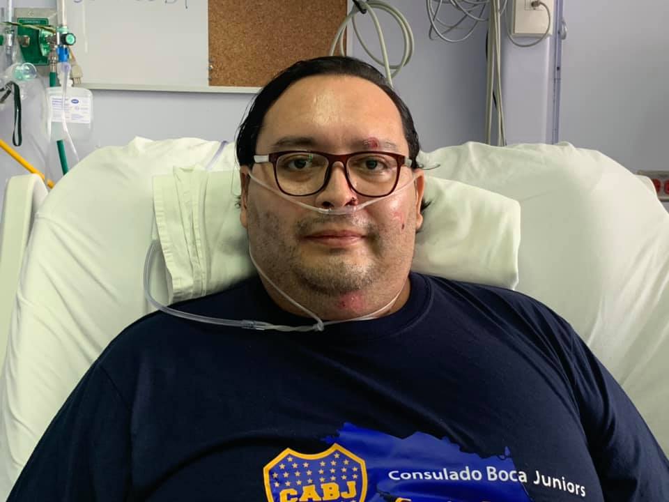 Tras luchar por su vida por 52 días y superar el covid-19, periodista Adrián Méndez salió del hospital