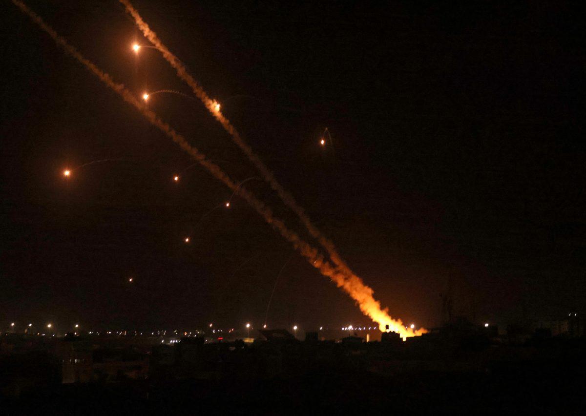 Otra noche de terror en Israel y Gaza producto de decenas de cohetes