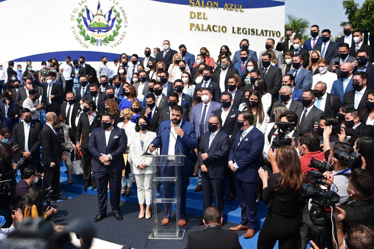 Bukele “limpia la casa”: Congreso de El Salvador destituye al fiscal general