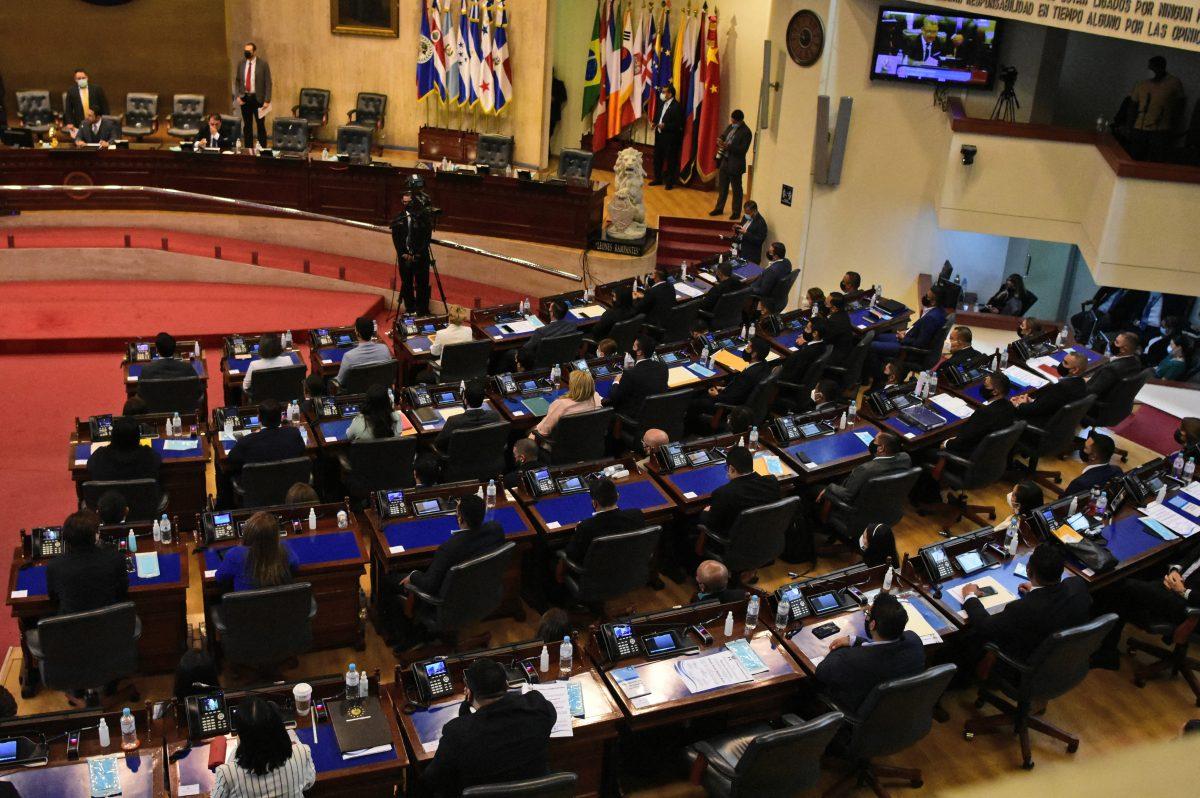 OEA rechaza destitución de jueces y fiscal general en El Salvador