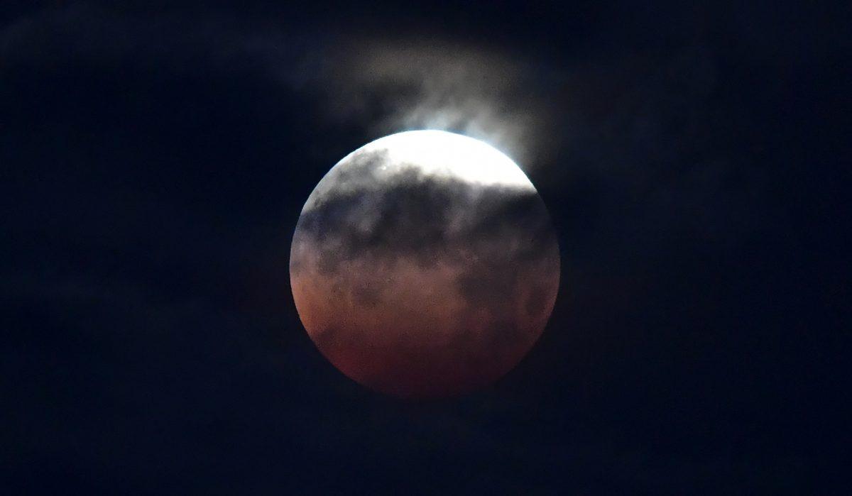 Así se vieron la ‘superluna’ y el eclipse lunar en varias partes del mundo