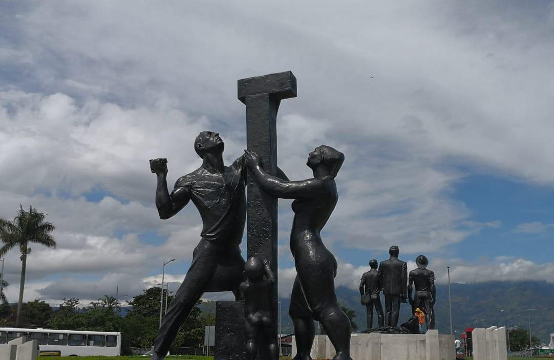 Develan las 9 esculturas del Monumento a las Garantías Sociales