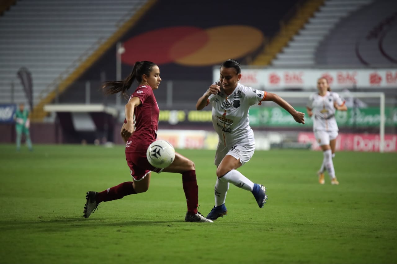 Heredianas golean al Saprissa y pasan a la final del fútbol femenino