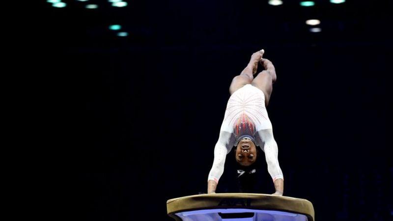 Cómo es el doble salto con el que la gimnasta Simone Biles asombró al mundo