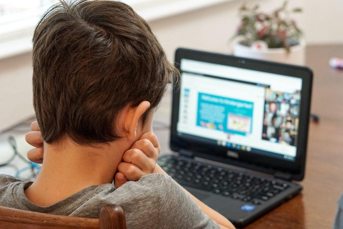 MEP reinicia curso con clases virtuales pese a identificar 425.000 estudiantes sin internet