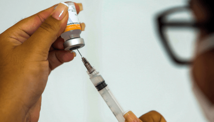 Fiscalía investiga tráfico de influencias con vacunas anticovid