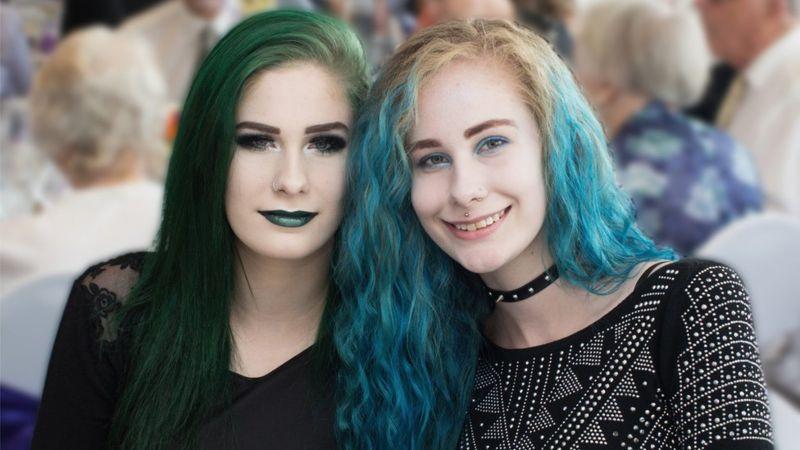 Por qué unas hermanas gemelas “que lo tenían todo” se suicidaron