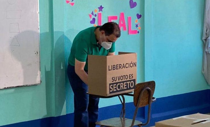 “La realidad del país solo cambia por medio de los votos”, Carlos Ricardo Benavides emitió su voto en convención liberacionista