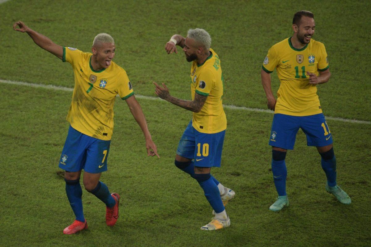 Neymar se destapa y Brasil golea a Perú en Copa América