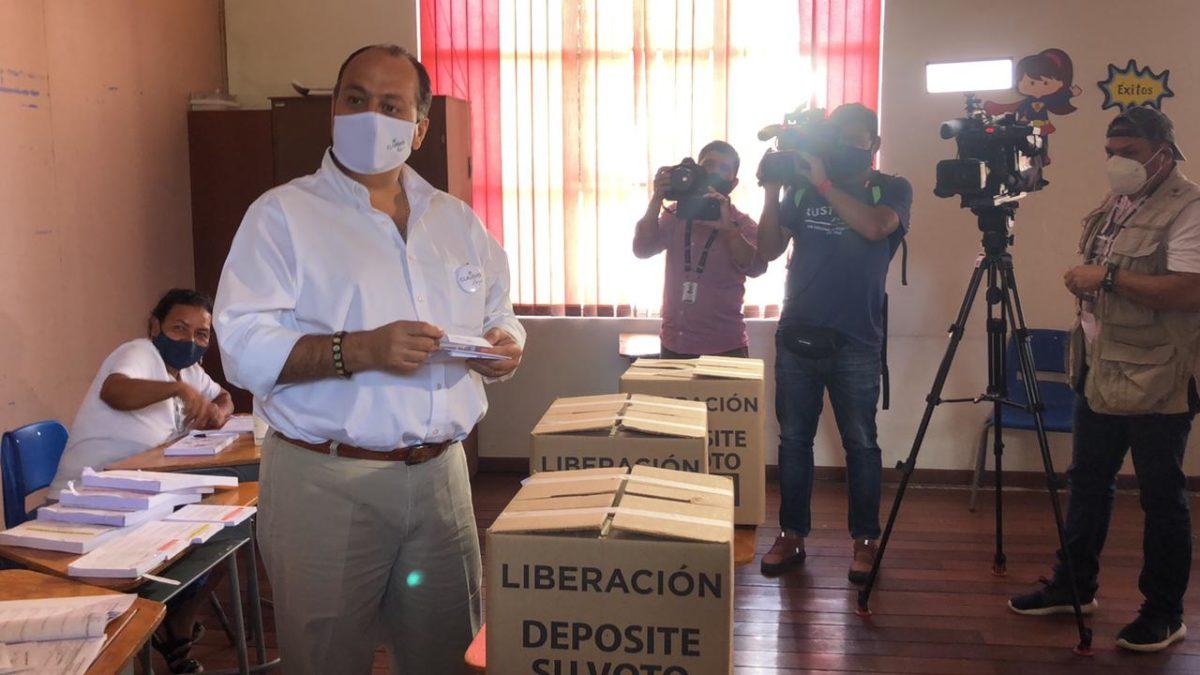 Claudio Alpízar dio su voto en convención verdiblanca, “Es el pueblo de Costa Rica el que tiene que decidir”