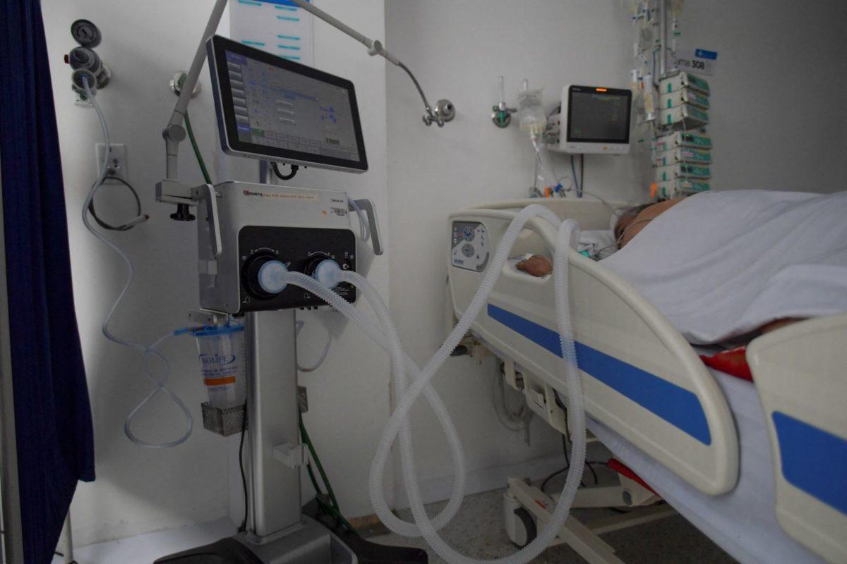 Covid-19: Costa Rica registró menos de 1.000 casos en un solo día; hospitalizaciones siguen a la baja