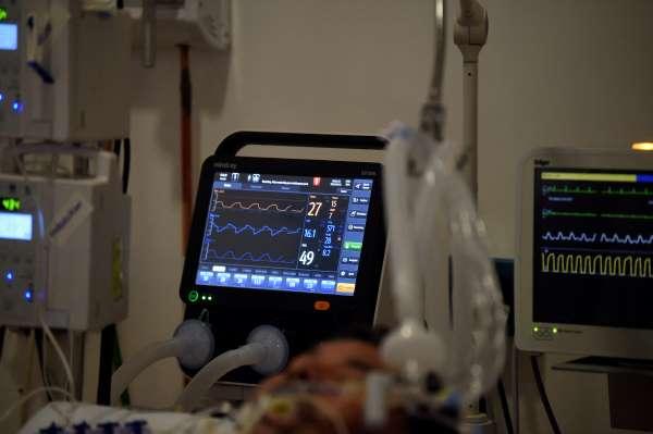 Covid-19: País reporta 2.187 casos diarios; hospitalizaciones continúan a la baja