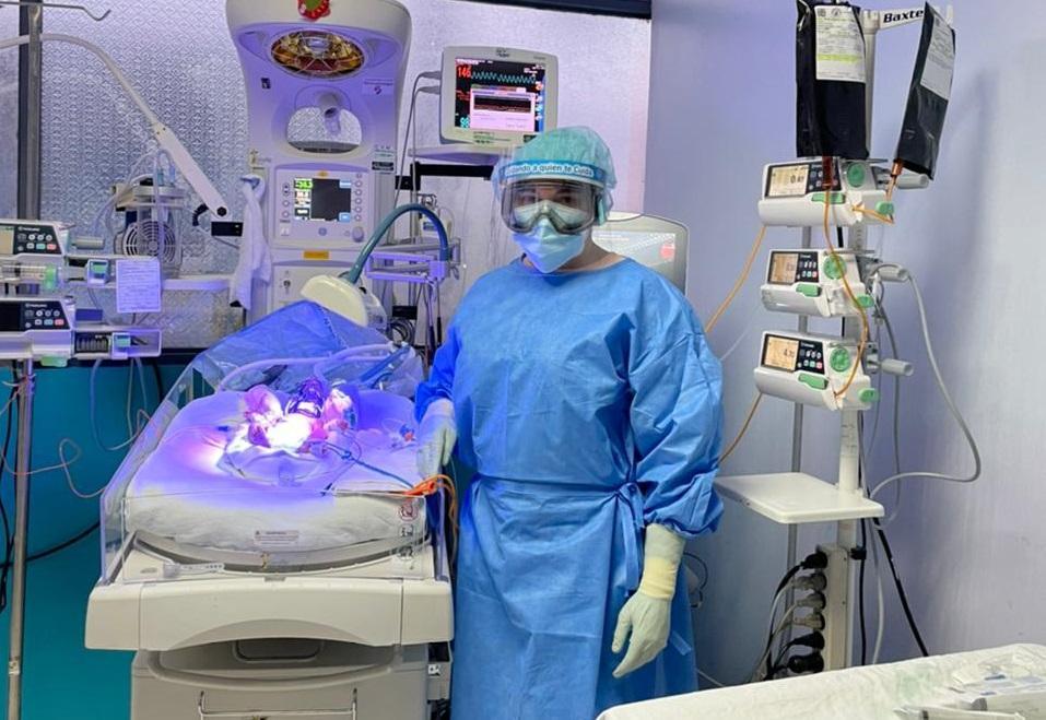 Bebé prematuro de 29 semanas se recupera del covid-19 en hospital de Cartago