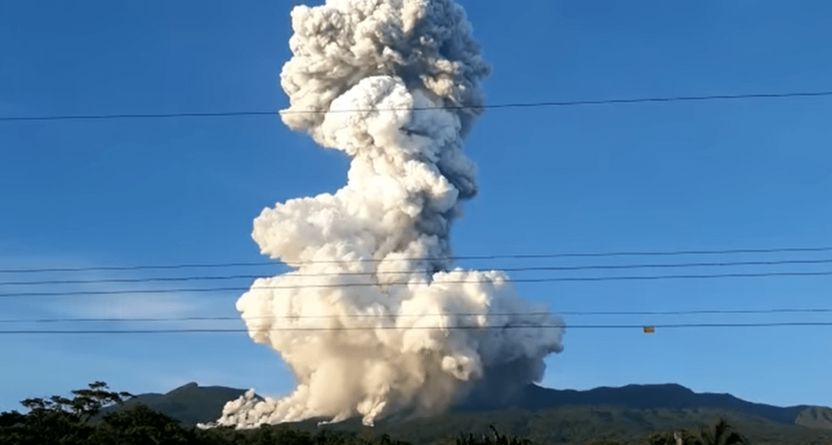 Impresionante: Volcán Rincón de la Vieja hizo erupción esta mañana