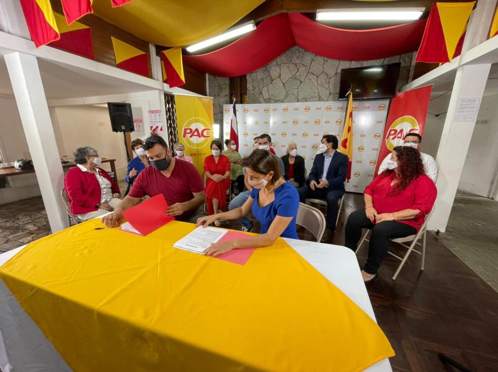 Exministra Marcia González inscribe su precandidatura con el PAC: “Lo mejor está por venir”