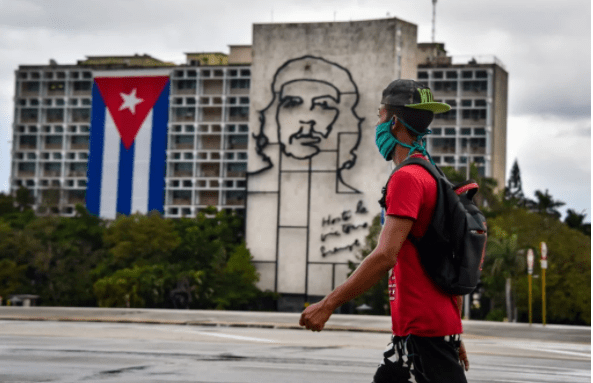 Presidente cubano admite que nuevo plan económico puede “acrecentar” problemáticas
