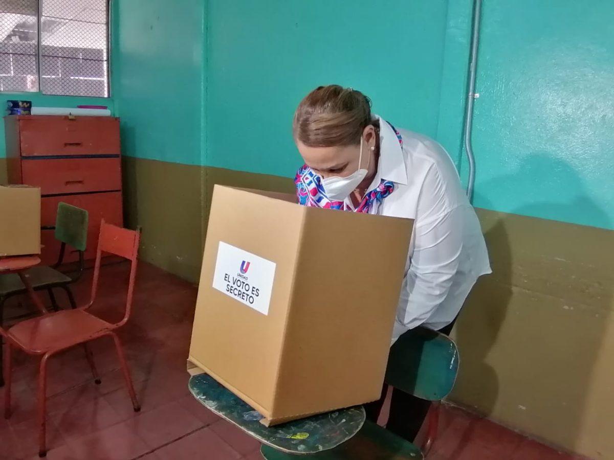 Convención PUSC: Lineth Saborío votó arropada por favoritismo de encuesta