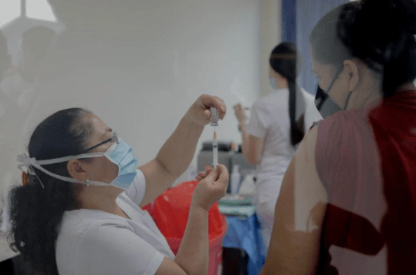Vacunas donadas por EE.UU. llegarían a Costa Rica en 2 semanas, asegura cámara empresarial