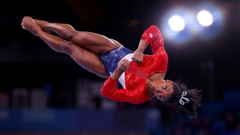 Simone Biles: qué son los “twisties” y cómo pueden poner en serios riesgos físicos a los gimnastas