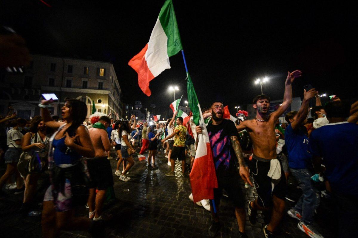 Locura en las calles de Roma por triunfo de Italia en Eurocopa