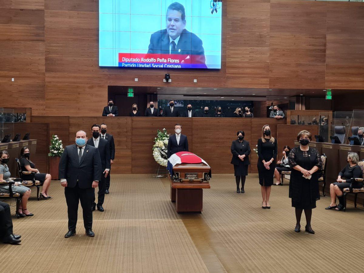 Asamblea Legislativa rindió homenaje y le dio último adiós a diputado Rodolfo Peña