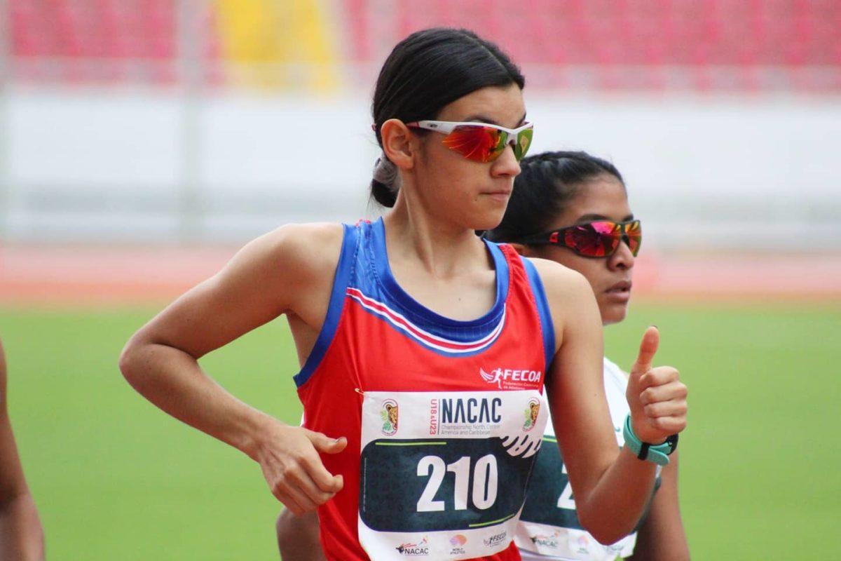 Marchista Sharon Herrera rompe récord regional en 5.000 metros y gana medalla de oro