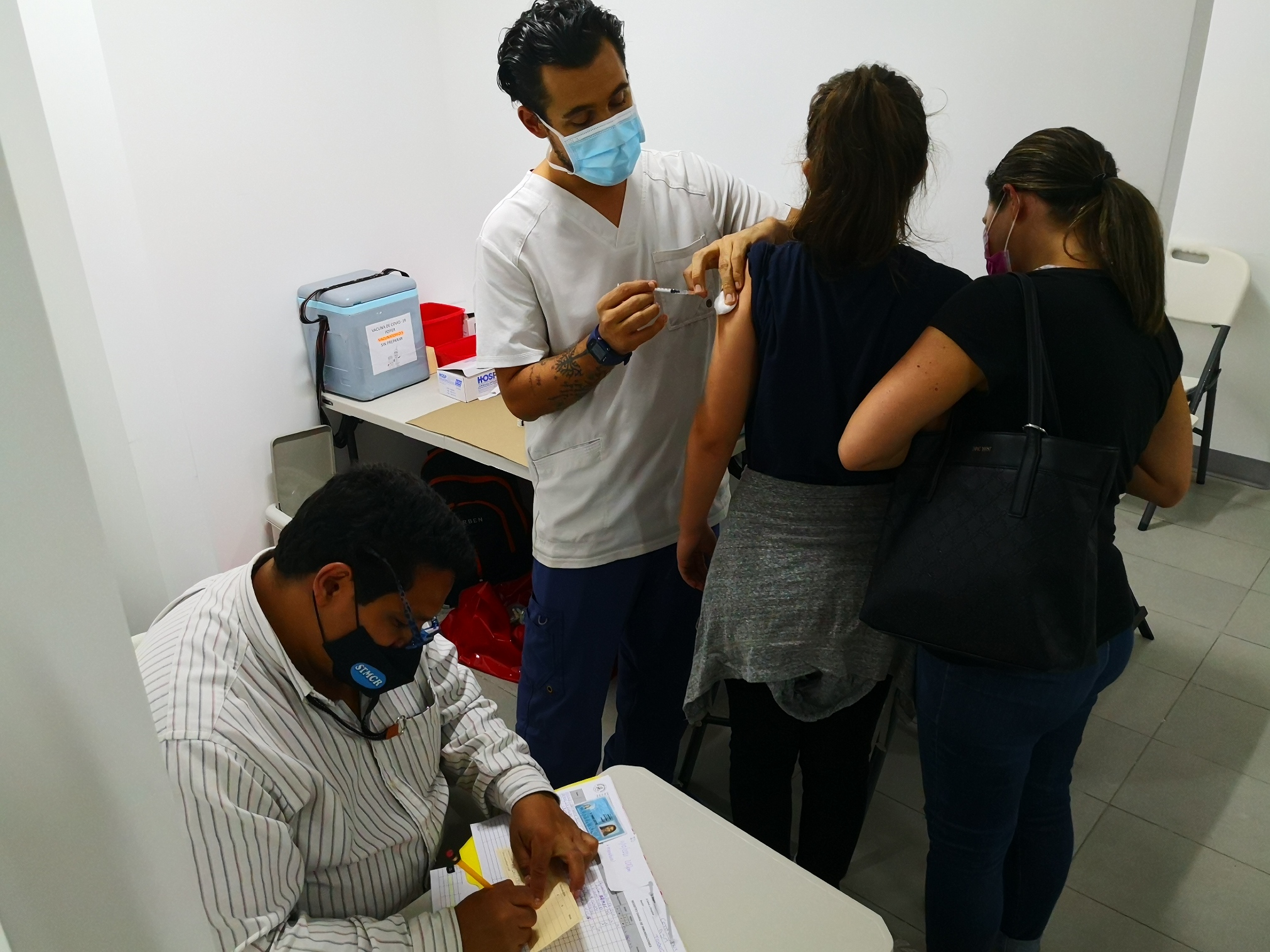 Centros de Salud en Costa Rica inician aplicación de vacuna bivalente contra covid desde este martes