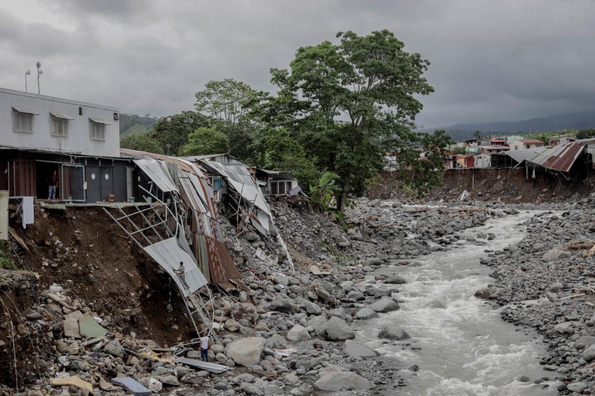 Presidente firmará decreto de emergencia para cantones afectados por fuertes lluvias
