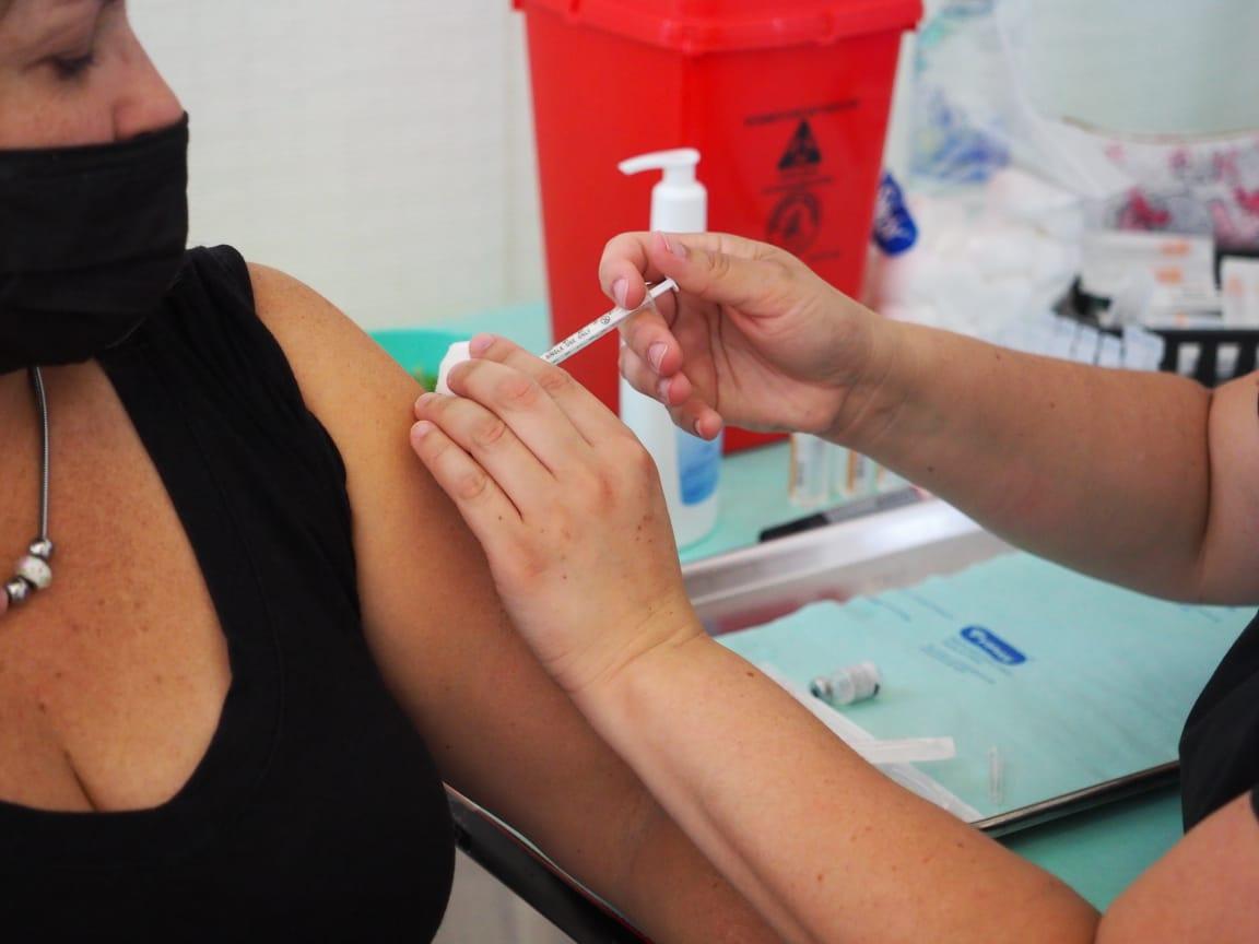 Ínfima cantidad de personas con esquema completo de vacunas fue hospitalizada por covid-19