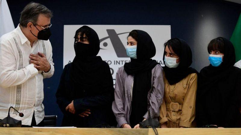Las “Soñadoras afganas”, el equipo adolescente de robótica que recibió asilo en México