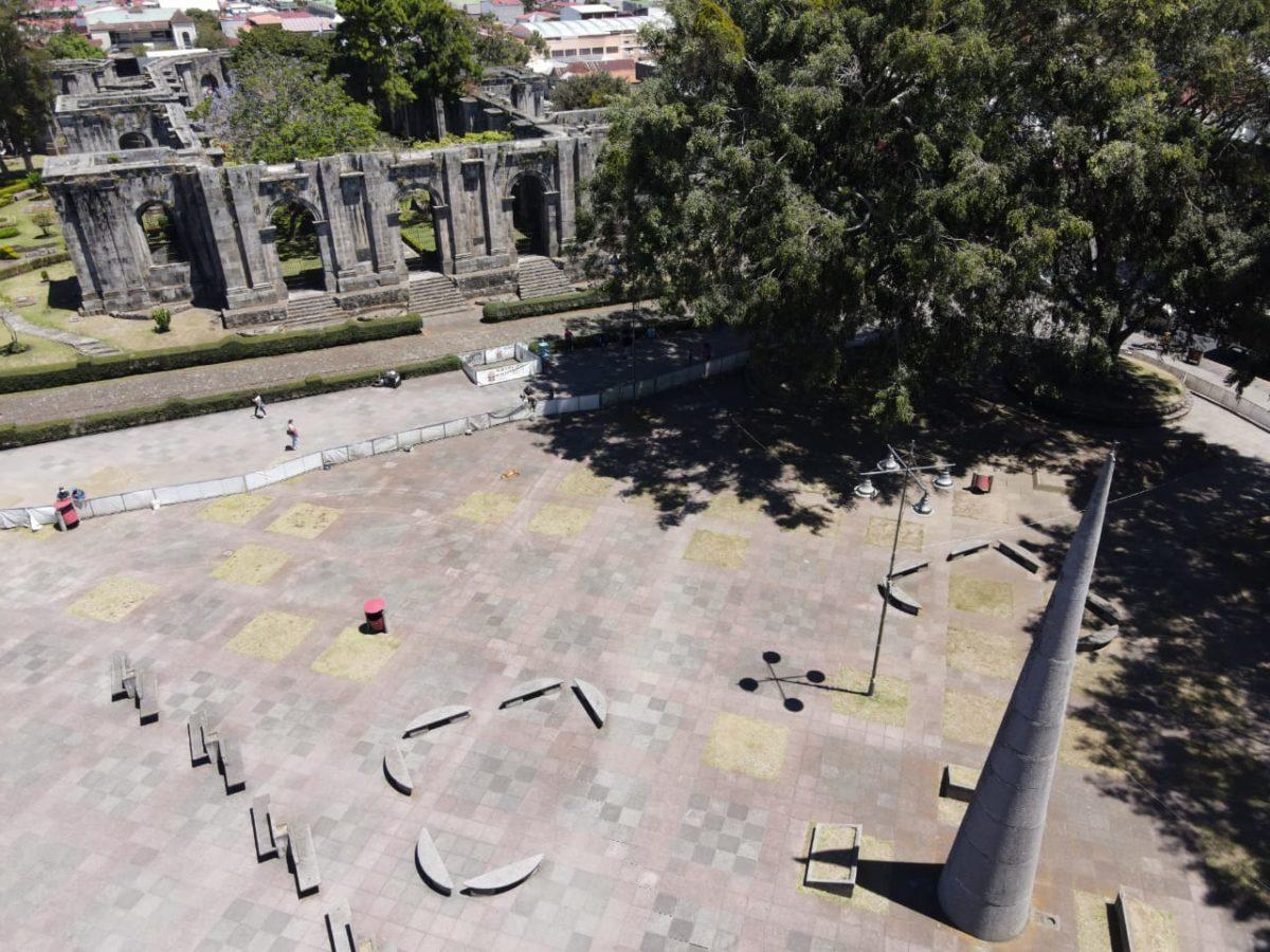 Cartago corre para quitar obelisco y estrenar monumento y megabandera por Bicentenario