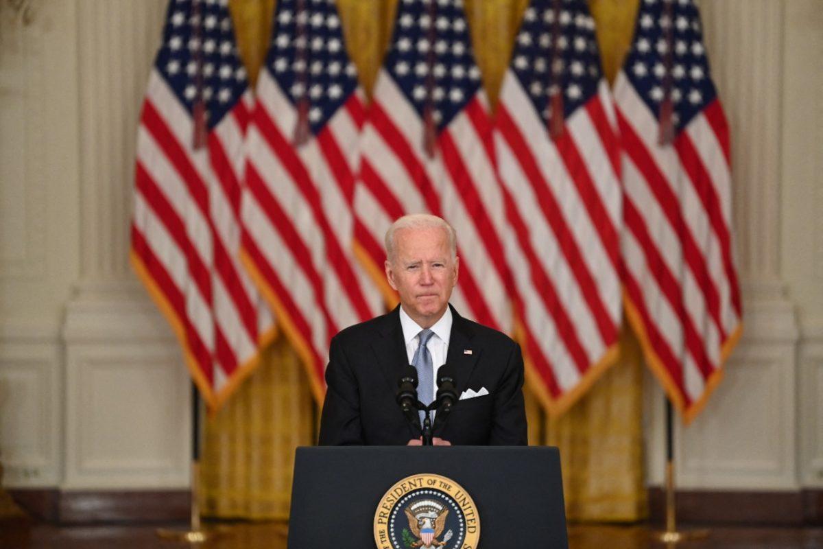 Biden admite que Afganistán cayó más rápido de lo esperado a manos de talibanes