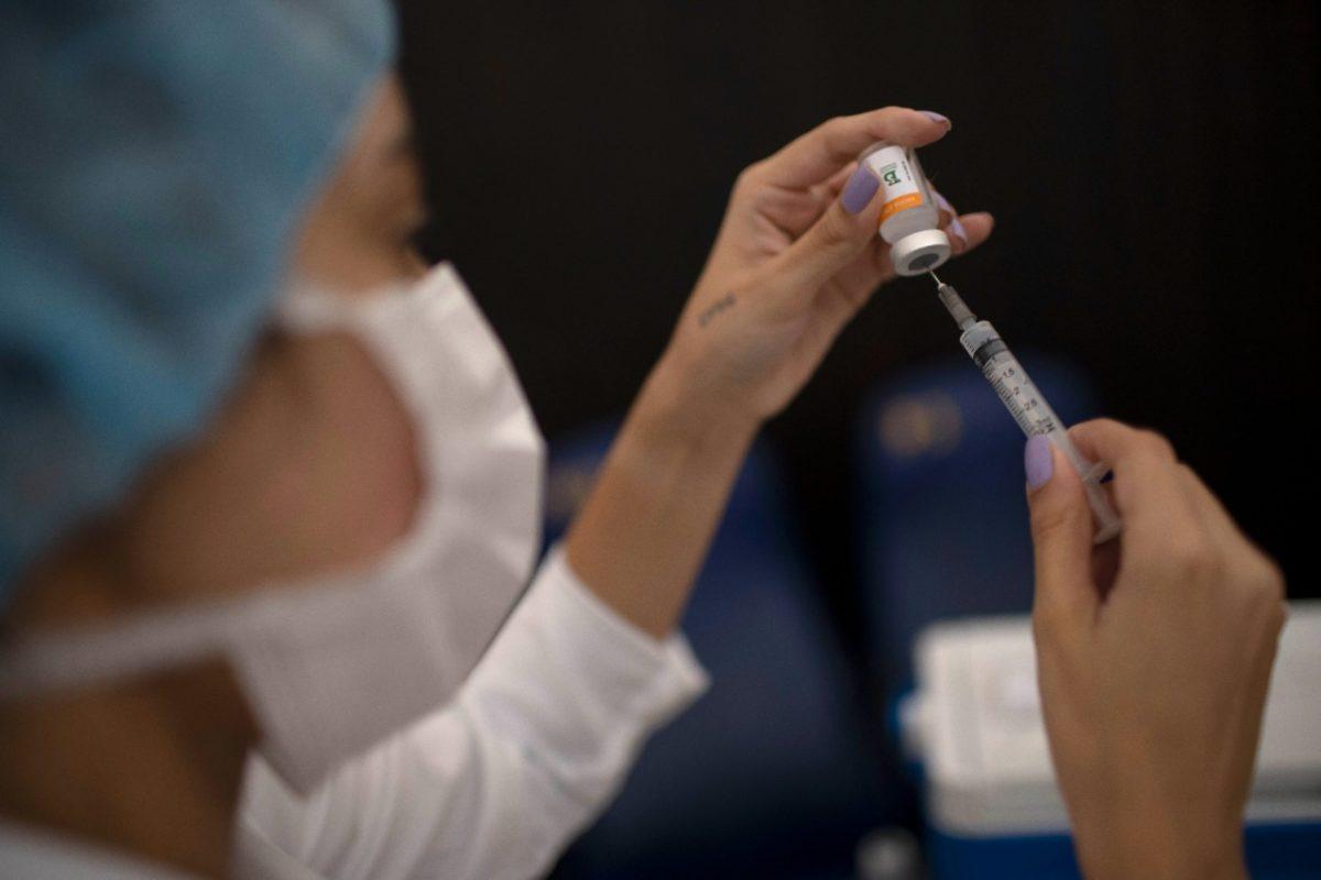 Hombre se vacunó cinco veces contra el covid-19 en Brasil