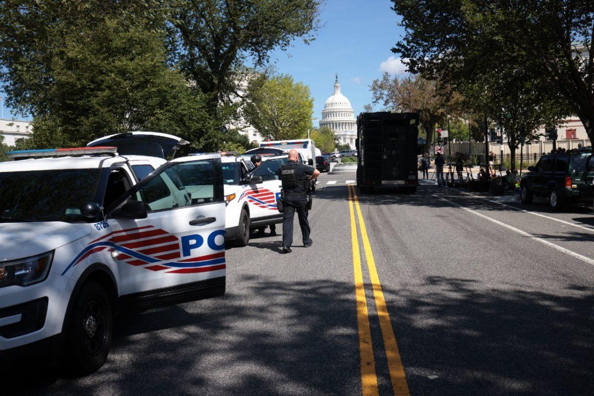Se rinde hombre que amenazó con detonar bomba cerca del Capitolio de EE.UU.