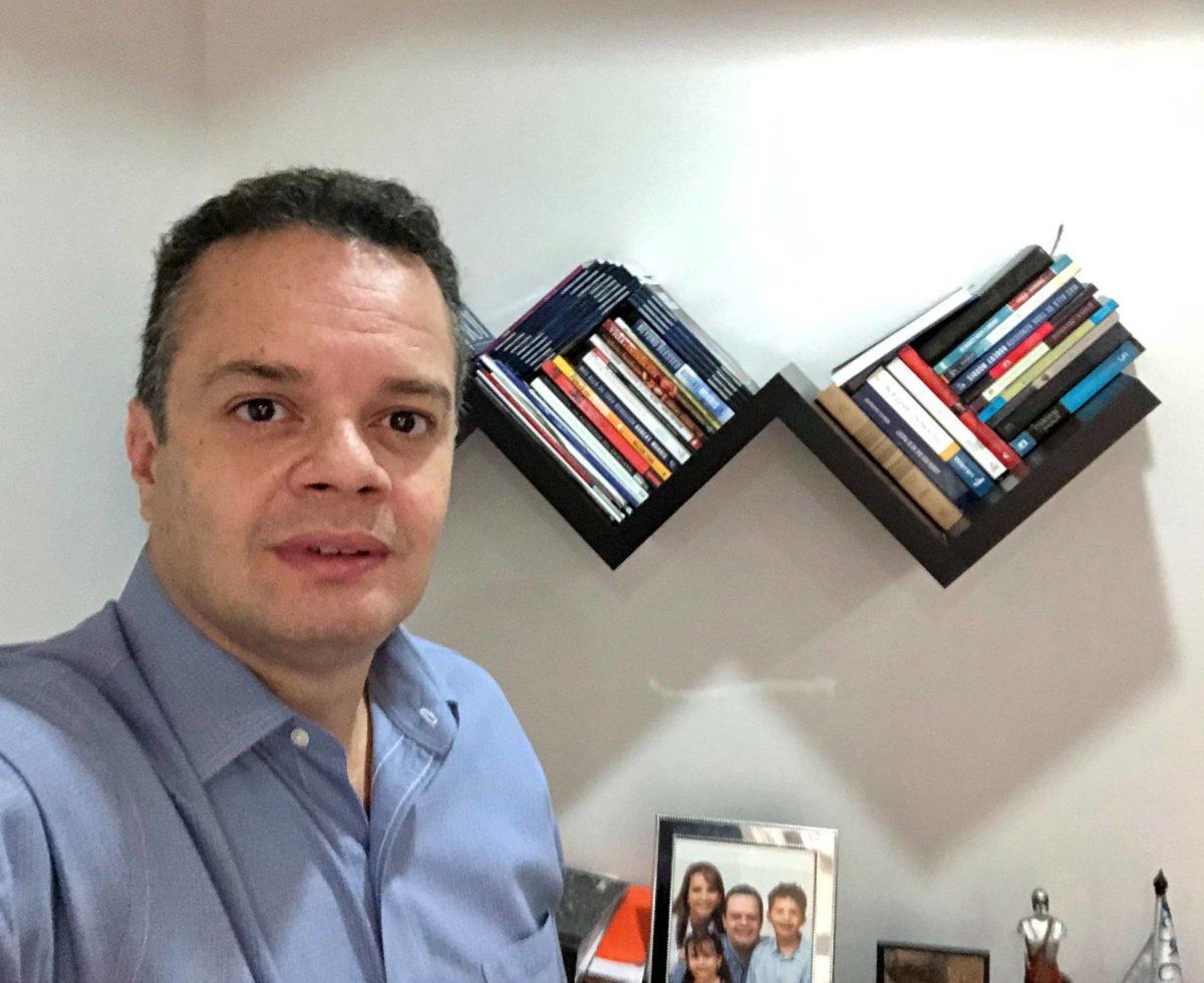 Expresidente de Renovación Costarricense Gonzalo Ramírez llegó a nuevo partido “jalado” por Rolando Araya