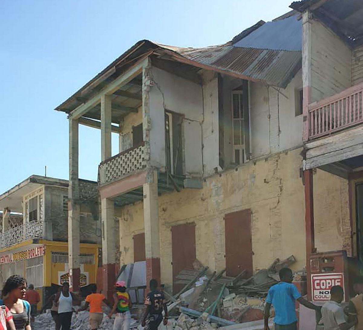 América Latina ofrece ayuda a Haití tras terremoto que mató a 304 personas
