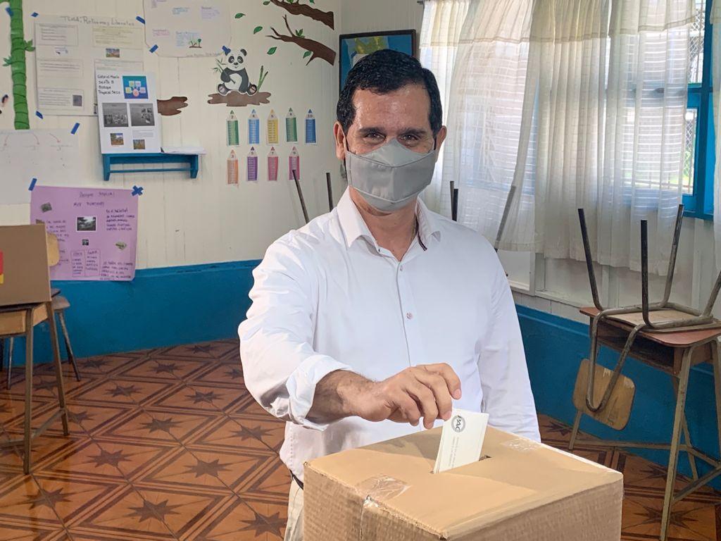 Precandidato del PAC Hernán Solano: “No adquirí compromisos políticos con ninguna persona”