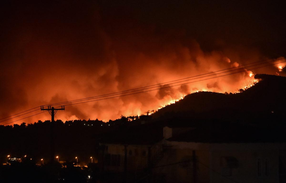 Grecia afronta situación “crítica” por incendios; Turquía muy impactada