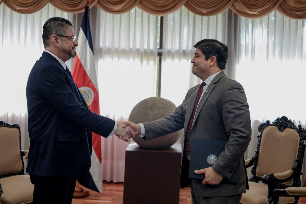 Presidente Alvarado explica cómo llegó sus manos el currículo de Rodrigo Chaves para ser ministro de Hacienda