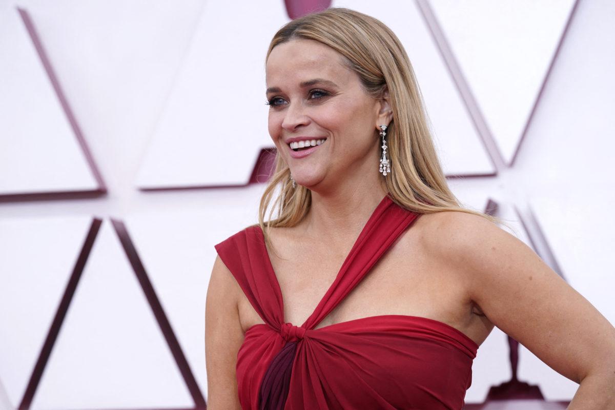 Se dispara fortuna de actriz Reese Witherspoon tras vender su empresa productora