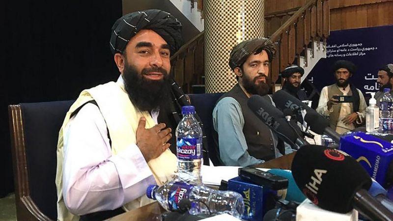Talibanes: mujeres tendrán derechos “en el marco de la ley islámica”