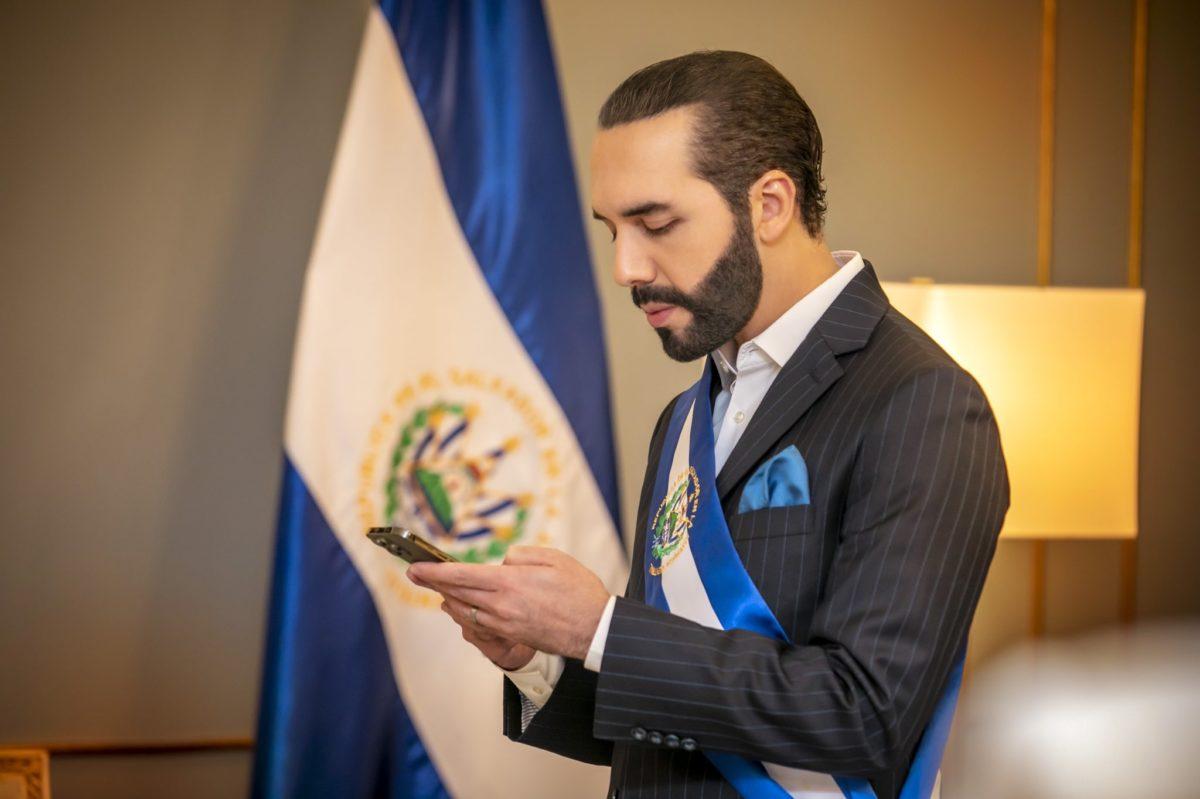 “Dictador de El Salvador”: polémica frase aparece en biografía de Twitter del presidente Bukele