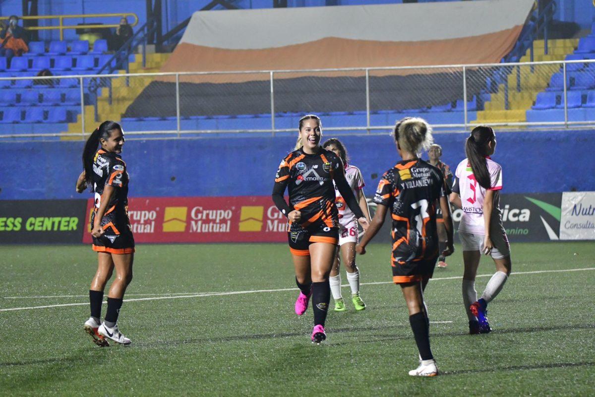 Fútbol femenino: con goleada despiden a Coronado de la primera división