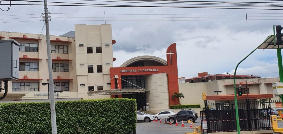 CCSS hace uso de alianza con centros privados: traslada primer paciente al Hospital La Católica
