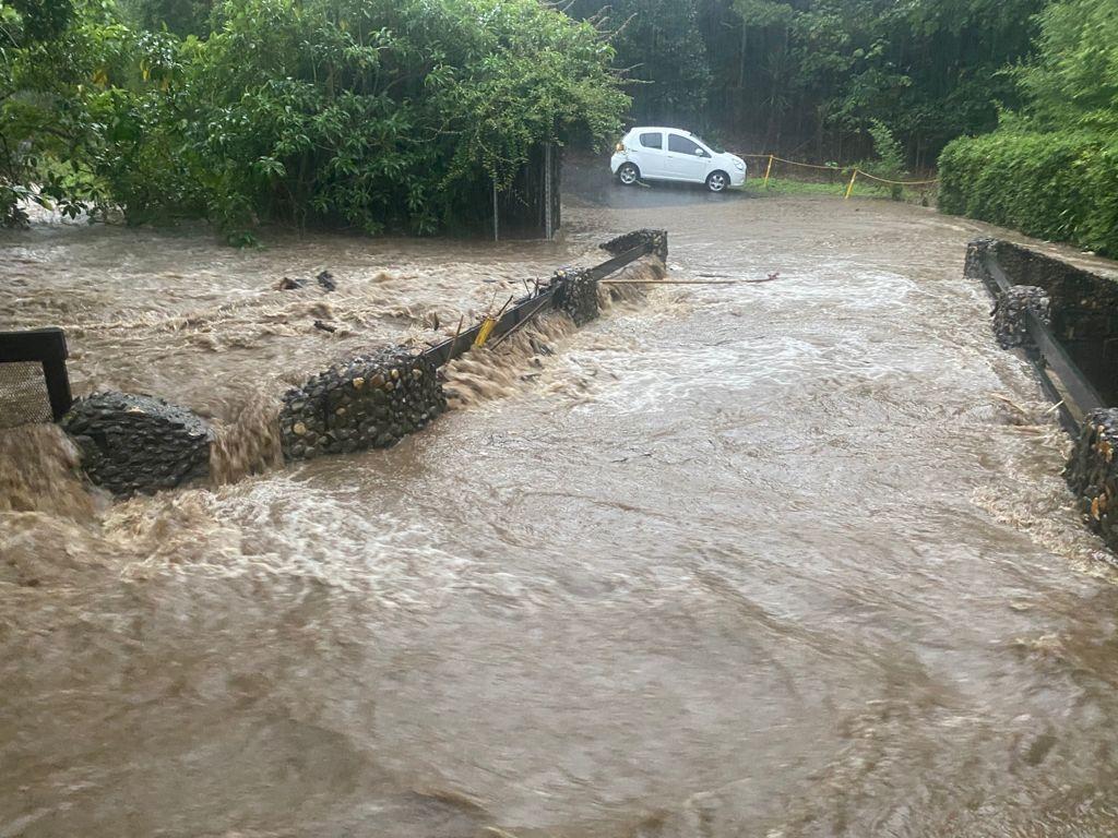 Valle Central golpeado por fuertes lluvias, se reportaron 16 eventos de inundación