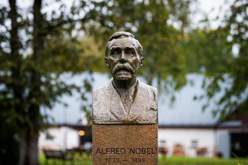 Un siglo más tarde, el otro legado de Alfred Nobel todavía retumba en el mundo