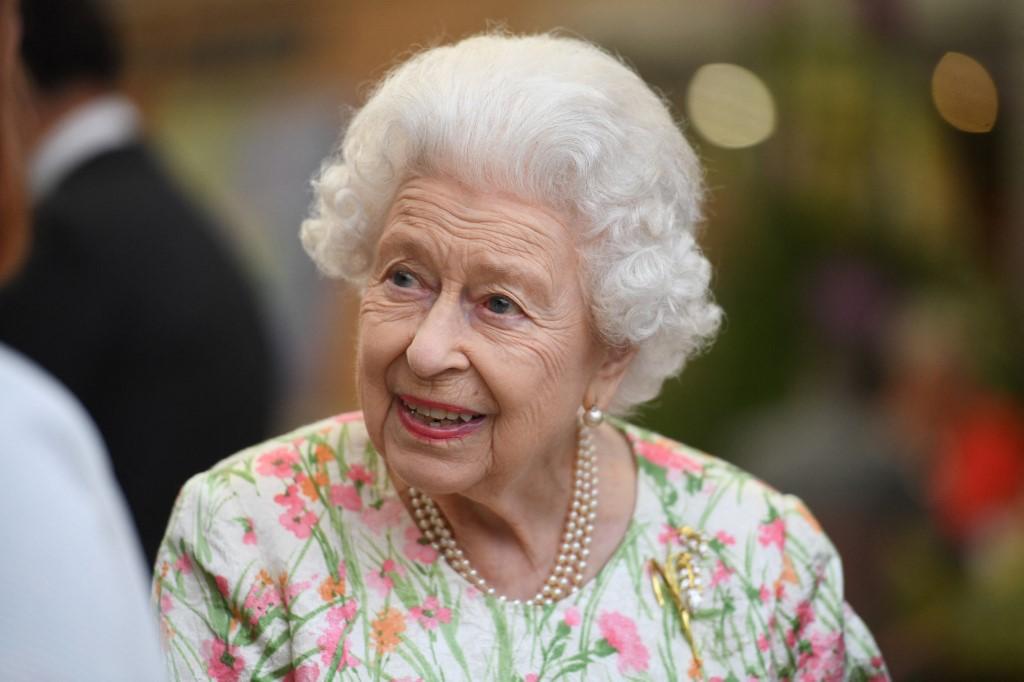 La reina Isabel II “guarda reposo” por consejo médico