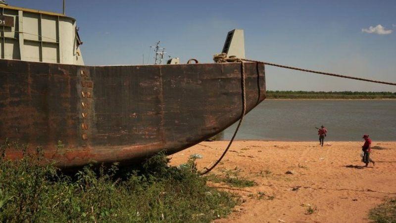 3 problemas inesperados que genera en Sudamérica la histórica sequía del río Paraná