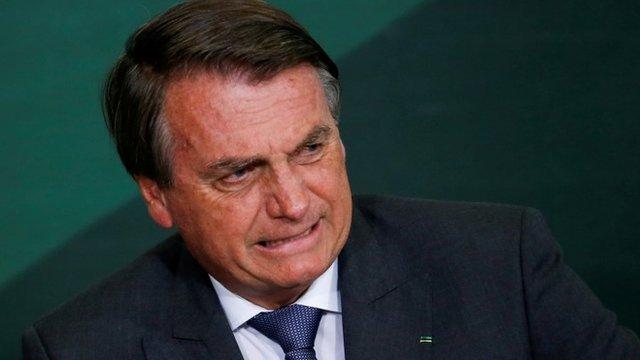 Presidente de Brasil discute y forcejea con un influenciador que lo insultó